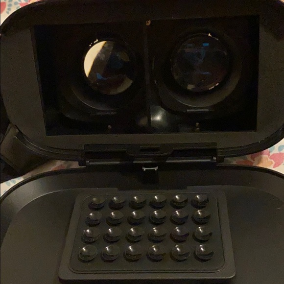 VR goggles - Picture 2 of 3